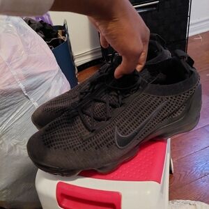 Black Nike vapor max